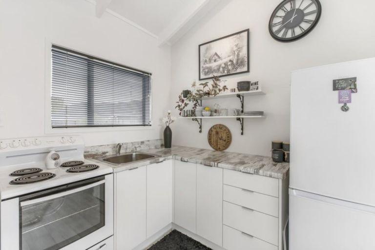 Photo of property in 1 Fantail Court, Orewa, 0931