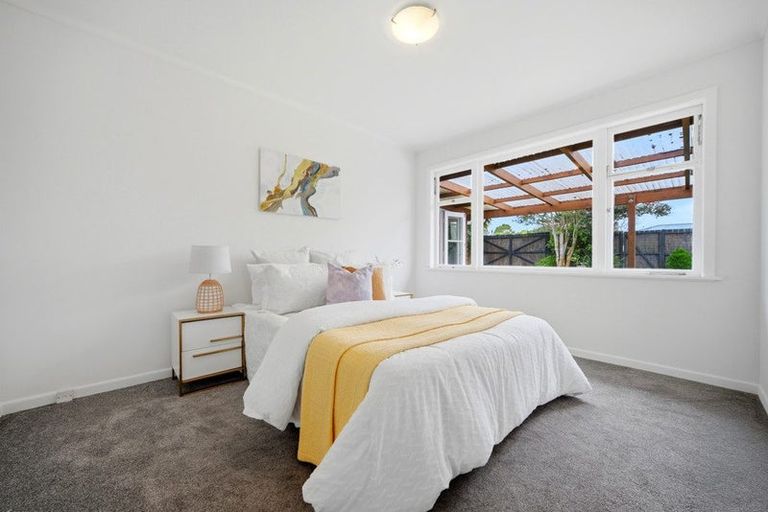 Photo of property in 102 Taikata Road, Te Atatu Peninsula, Auckland, 0610