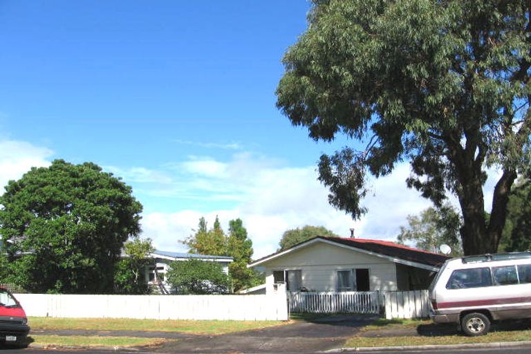 Photo of property in 4 Denver Avenue, Sunnyvale, Auckland, 0612