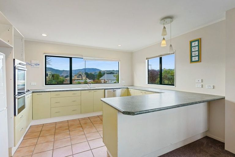 Photo of property in 8 Trig Hill Terrace, Waikanae Beach, Waikanae, 5036