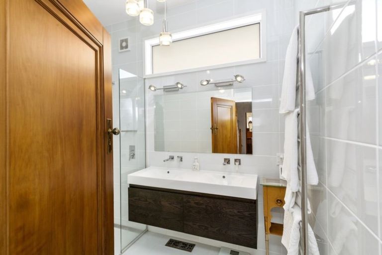 Photo of property in 17 Saint Albans Grove, Woburn, Lower Hutt, 5010