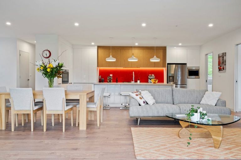 Photo of property in 15 Nola Road, Oratia, Auckland, 0604