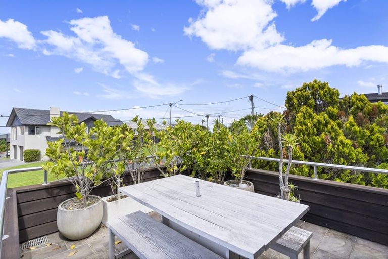 Photo of property in 132 Churchill Road, Rothesay Bay, Auckland, 0630