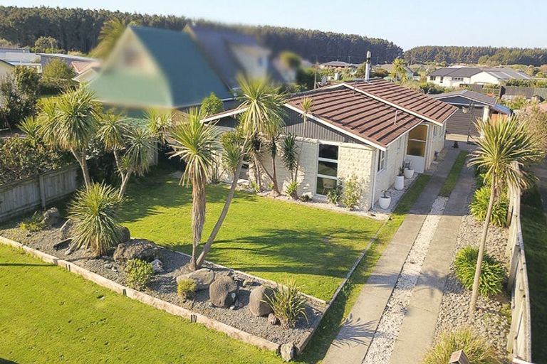 Photo of property in 35 Thomas Place, Foxton Beach, Foxton, 4815