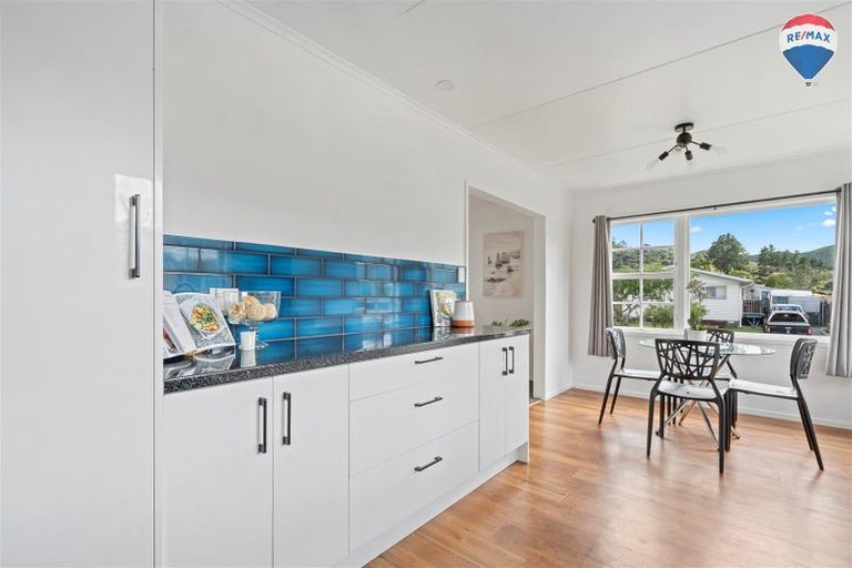 Photo of property in 33 Stockdale Street, Wainuiomata, Lower Hutt, 5014