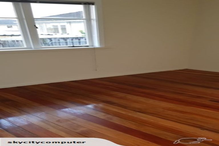Photo of property in 15 Kotuku Street, Te Atatu Peninsula, Auckland, 0610