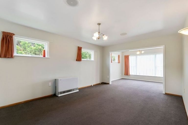 Photo of property in 4 Parkway, Wainuiomata, Lower Hutt, 5014