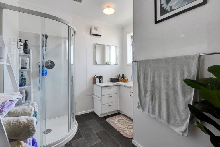 Photo of property in 16 Darwin Crescent, Spotswood, New Plymouth, 4310