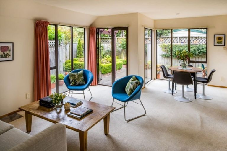 Photo of property in 4/130 Muritai Road, Eastbourne, Lower Hutt, 5013