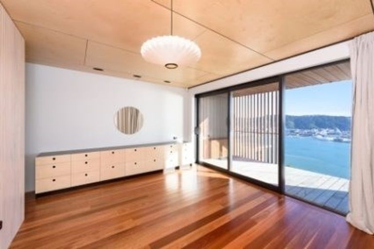 Photo of property in 1b Robieson Lane, Roseneath, Wellington, 6011