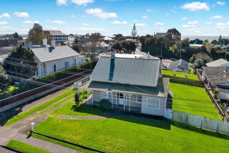 Photo of property in 137 Lemon Street, Strandon, New Plymouth, 4312