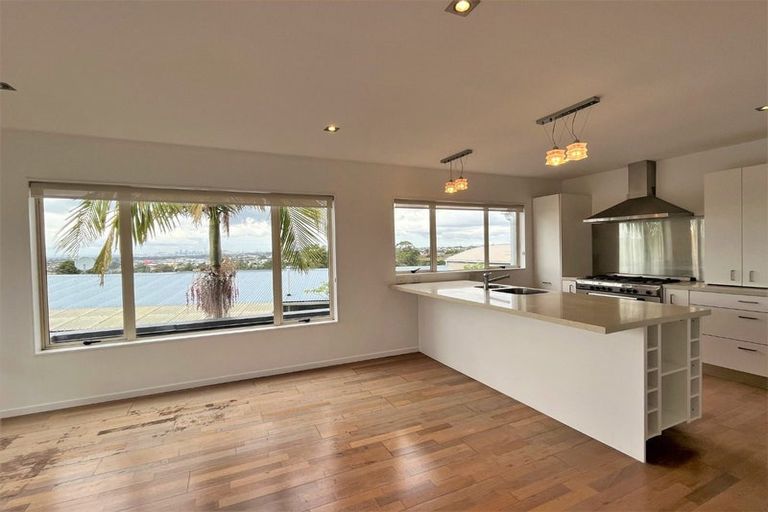 Photo of property in 1a Sycamore Drive, Sunnynook, Auckland, 0620