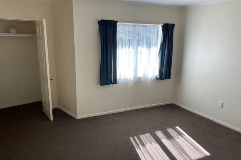 Photo of property in 2/9 Channing Crescent, Botany Downs, Auckland, 2010