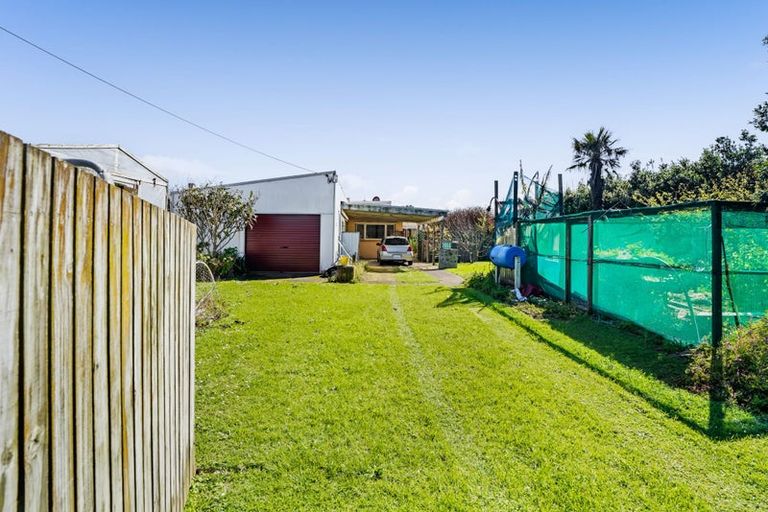 Photo of property in 16 Suffolk Street, Patea, 4520