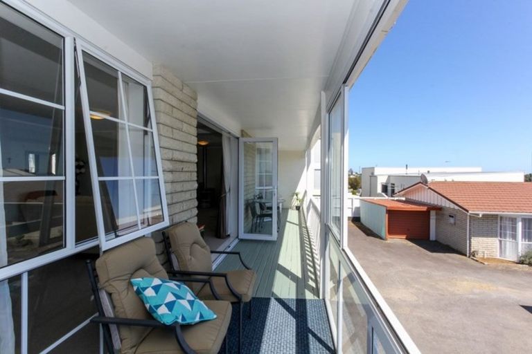 Photo of property in 2/498 Devon Street East, Strandon, New Plymouth, 4312
