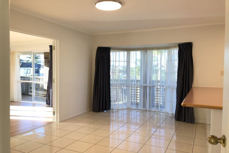 Photo of property in 70 Lagoon Way, West Harbour, Auckland, 0618