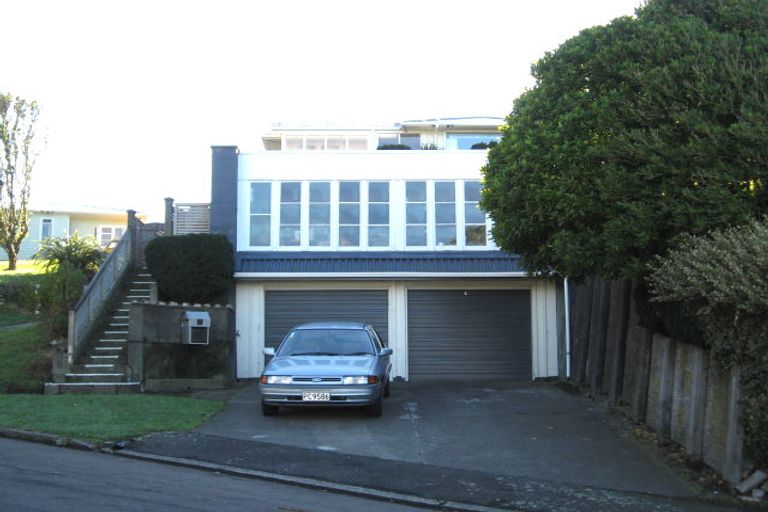 Photo of property in 31 Salford Street, Newlands, Wellington, 6037