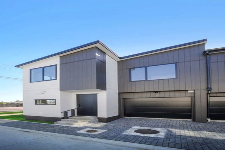 Photo of property in 129 Russell Road, Manurewa, Auckland, 2102