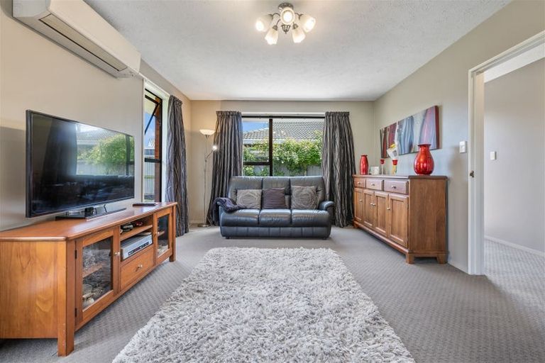 Photo of property in 2/151 Northcote Road, Northcote, Christchurch, 8052