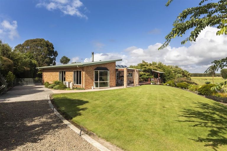 Photo of property in 54 Queens Avenue, Waikuku Beach, 7402