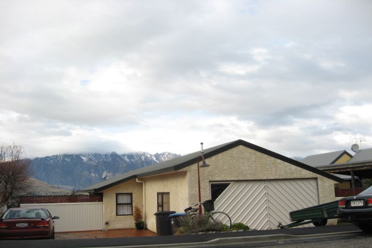 Photo of property in 15 Avalon Crescent, Fernhill, Queenstown, 9300