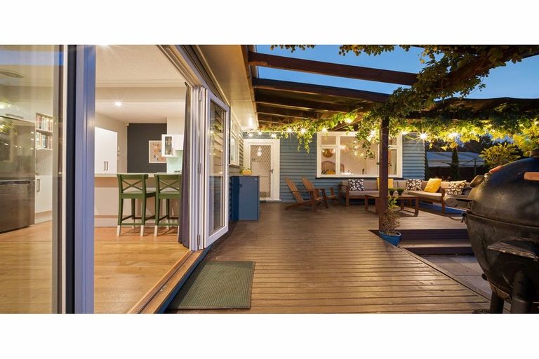 Photo of property in 24 Derrett Place, Saint Martins, Christchurch, 8022