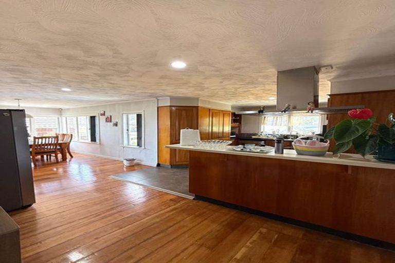 Photo of property in 205 Titirangi Road, Titirangi, Auckland, 0604