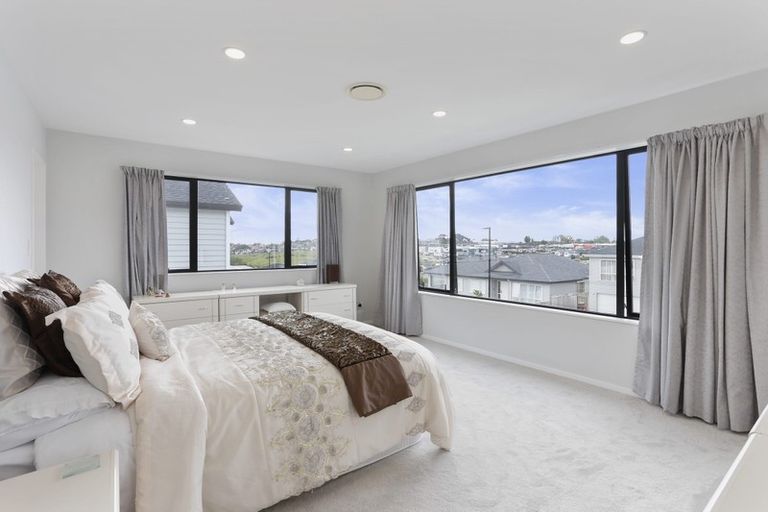 Photo of property in 127 Colonial Drive, Silverdale, 0932