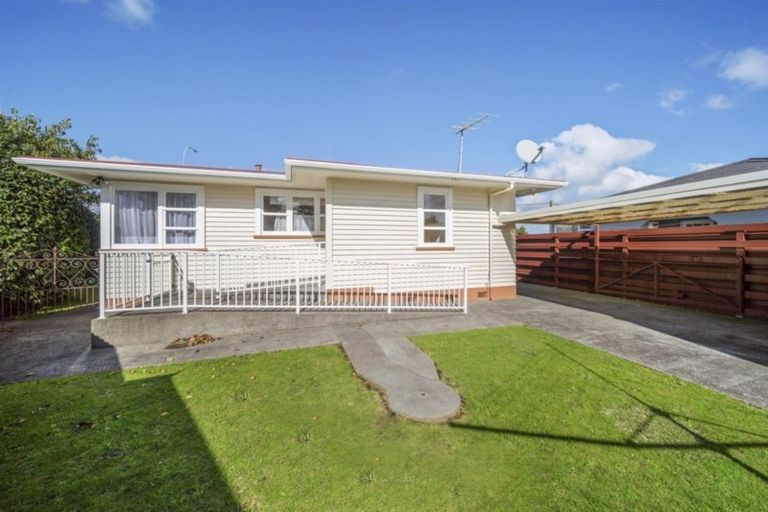 Photo of property in 13 Dixon Avenue, Hawera, 4610