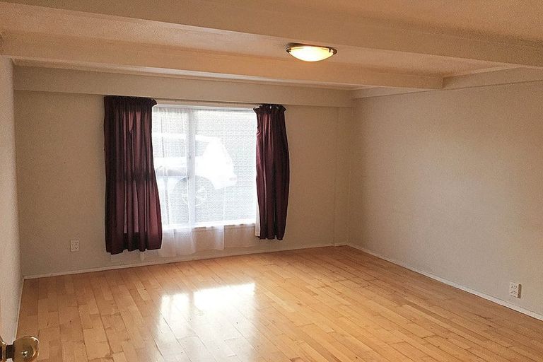 Photo of property in 2/11 Rapallo Place, Farm Cove, Auckland, 2012