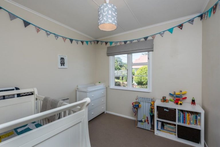 Photo of property in 87 Parkvale Road, Karori, Wellington, 6012