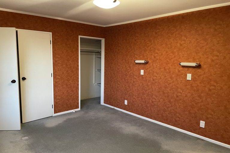 Photo of property in 1 Cyril Way, Paparangi, Wellington, 6037