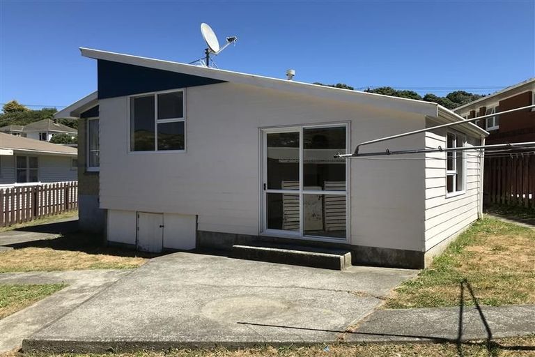 Photo of property in 12c Victory Crescent, Tawa, Wellington, 5028