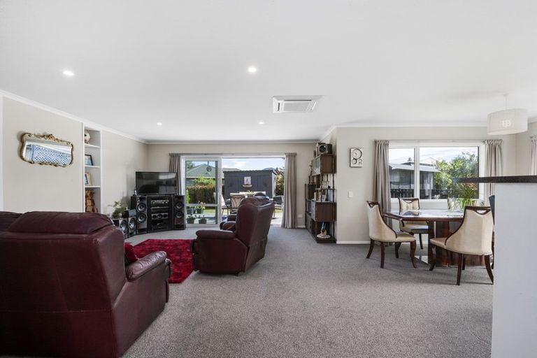 Photo of property in 6 Rogers Place, Kinloch, Taupo, 3377