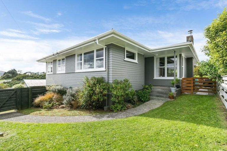 Photo of property in 64 Mark Avenue, Paparangi, Wellington, 6037