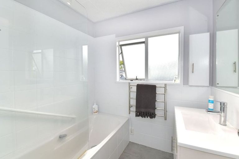 Photo of property in 69b Red Beach Road, Red Beach, 0932