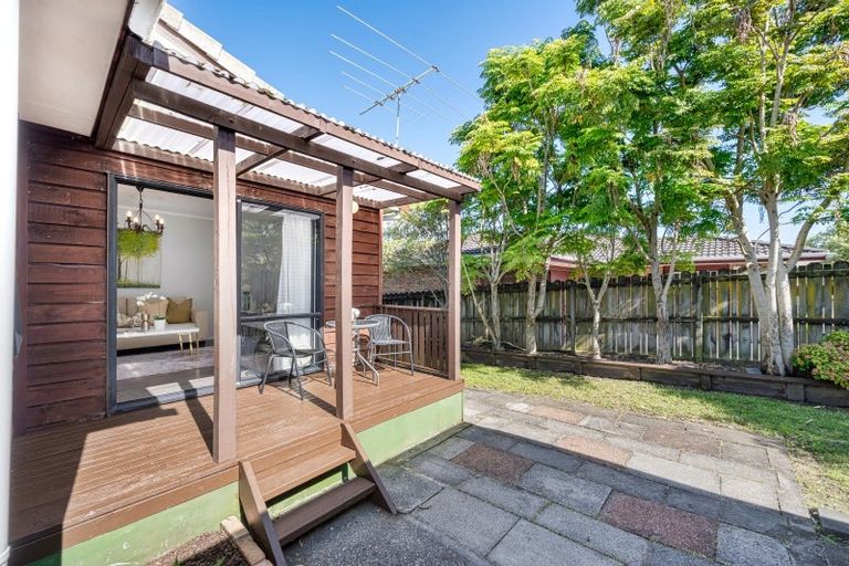 Photo of property in 2/83 Aviemore Drive, Highland Park, Auckland, 2010