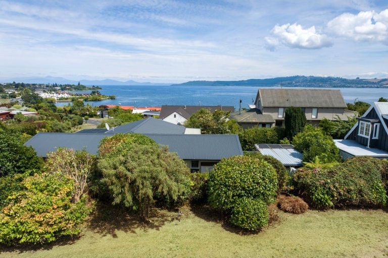 Photo of property in 16 Harvey Street, Waipahihi, Taupo, 3330