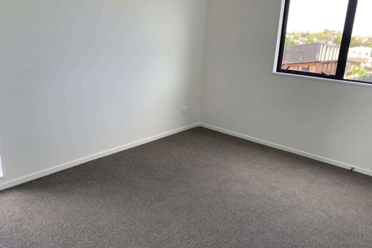 Photo of property in 24 Hoopers Road, Glen Eden, Auckland, 0602