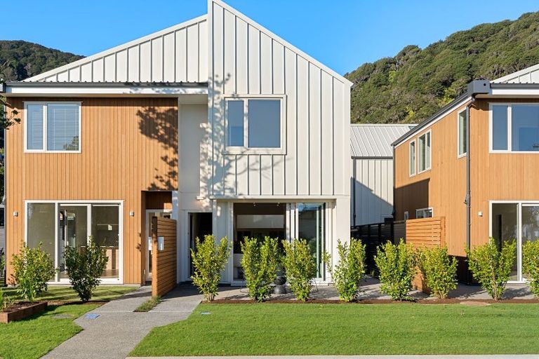 Photo of property in 2/17 Puriri Street, Woburn, Lower Hutt, 5010