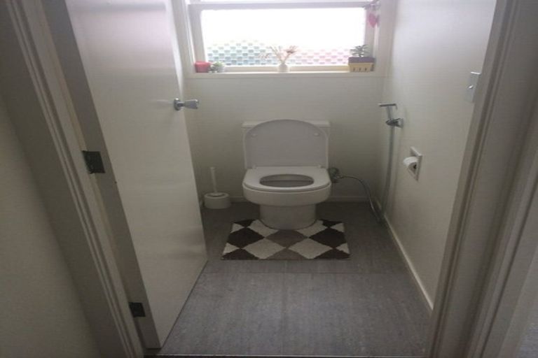 Photo of property in 2/43 Dale Crescent, Pakuranga, Auckland, 2010