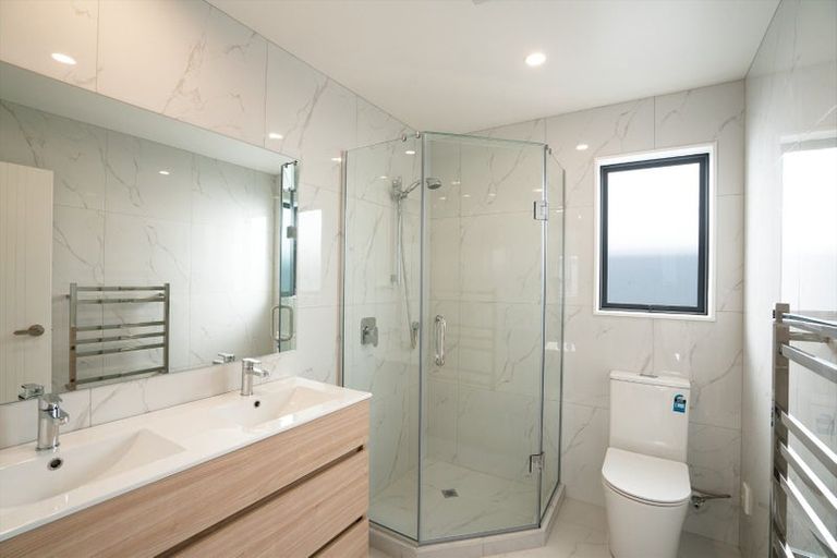 Photo of property in 16c Dianthus Place, Browns Bay, Auckland, 0630