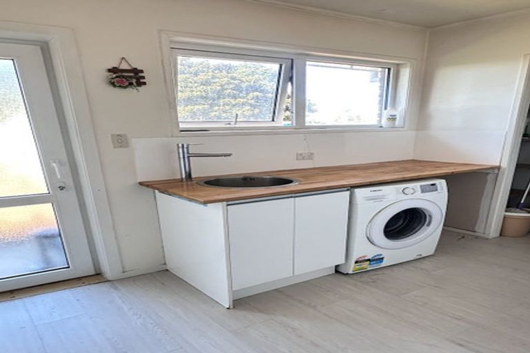 Photo of property in 5 Glenmore Road, Sunnyhills, Auckland, 2010