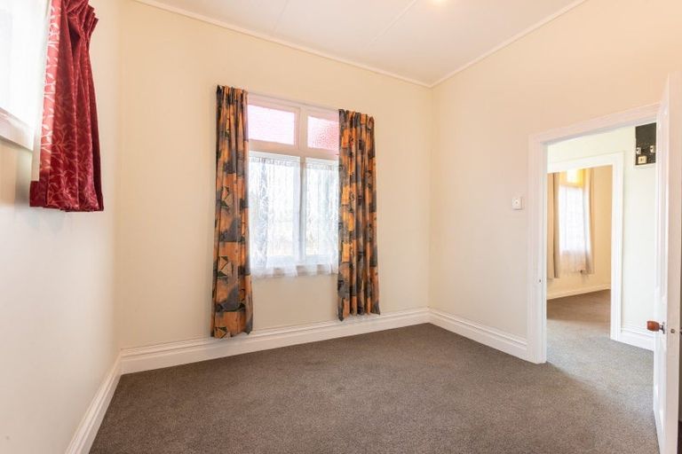 Photo of property in 18 Cole Street, Dannevirke, 4930