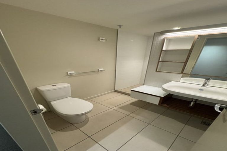 Photo of property in Piermont Apartments, 1a/82 Cable Street, Te Aro, Wellington, 6011