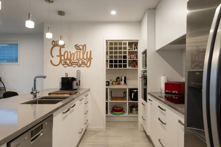 Photo of property in 115 Awataha Crescent, Pyes Pa, Tauranga, 3110