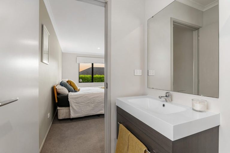 Photo of property in 8 Grenache Way, Kumeu, 0810