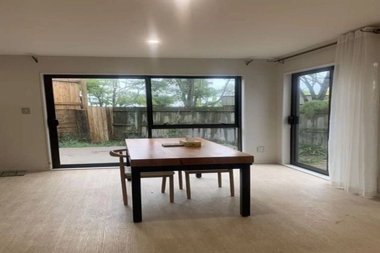 Photo of property in 98 Cardiff Road, Pakuranga, Auckland, 2010