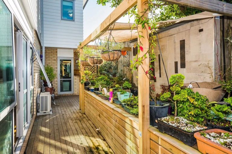 Photo of property in 6a Mchardy Place, Glenfield, Auckland, 0627