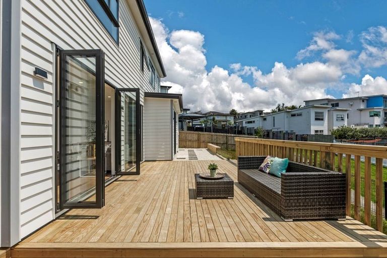 Photo of property in 3 May Potter Close, Oteha, Auckland, 0632